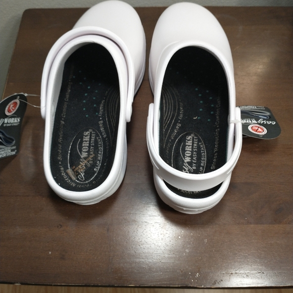 Easy work by easy Street Women Slip on Resistant, Oil Resistant Whit Shoe Size8 - Picture 6 of 13